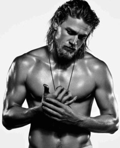 rs_634x782-130903113619-634.Charlie-Hunnam-Mens-Fitness6.mh.090313 (1)